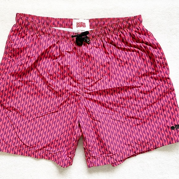 SOLID & STRIPED SWIM TRUNKS SIZE XL STYLISH TRENDY BEACH POOL VACATION - Picture 1 of 9